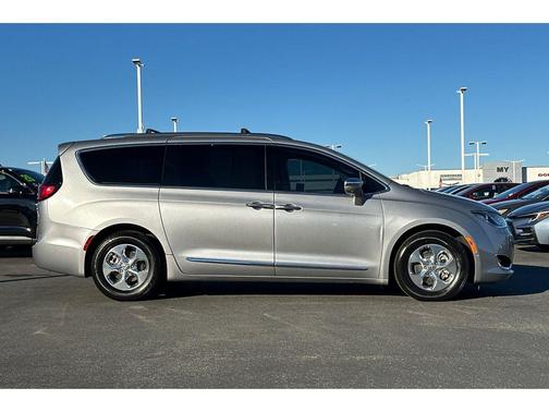 2018 Chrysler Pacifica Hybrid Limited