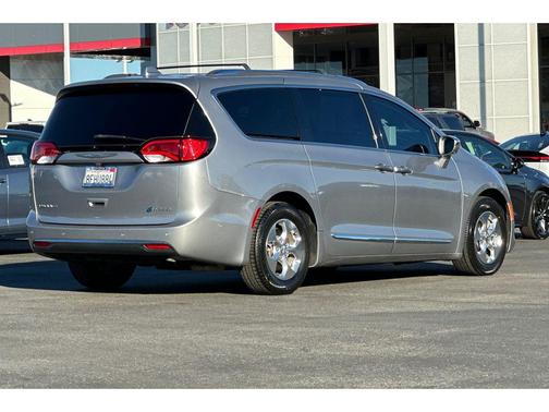 2018 Chrysler Pacifica Hybrid Limited
