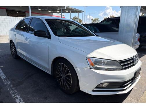 Pure White 2016 Volkswagen Jetta 1.8T Sport