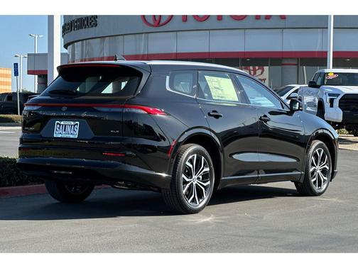 2025 Toyota Crown Signia XLE