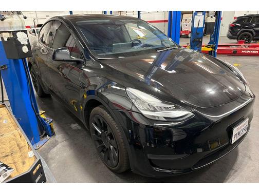 Black 2022 Tesla Model Y Long Range Dual Motor All-Wheel Drive