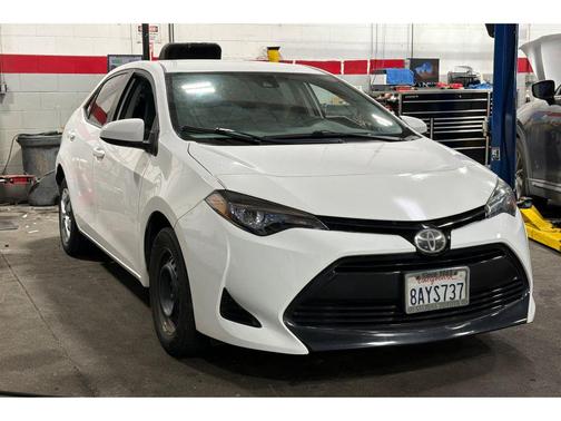 Super White 2017 Toyota Corolla L