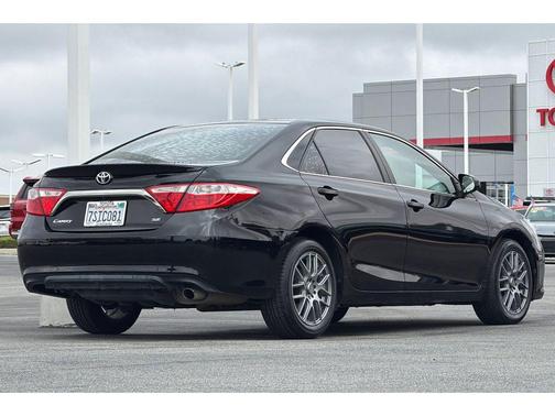 Midnight Black Metallic 2016 Toyota Camry SE
