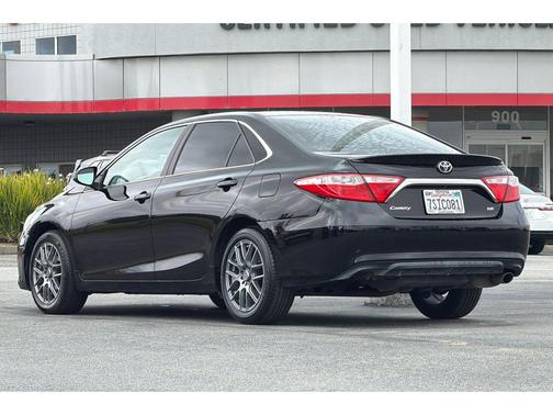 Midnight Black Metallic 2016 Toyota Camry SE