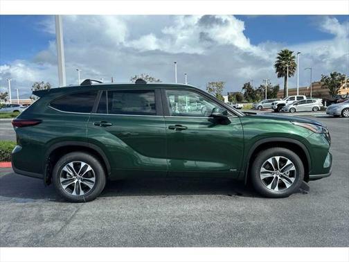 2025 Toyota Highlander Hybrid XLE