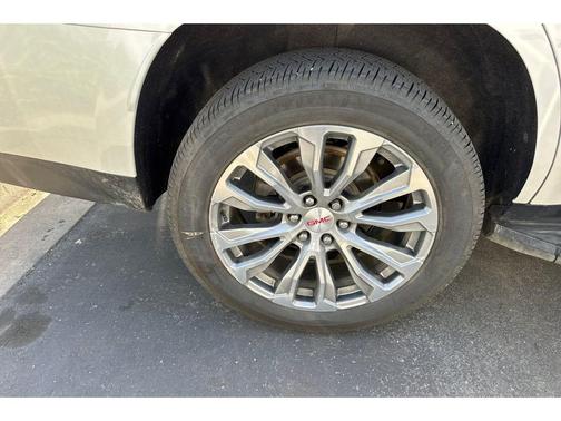 White Frost Tricoat 2021 GMC Yukon Denali