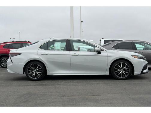 Ice Edge 2024 Toyota Camry Hybrid SE