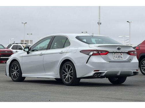 Ice Edge 2024 Toyota Camry Hybrid SE