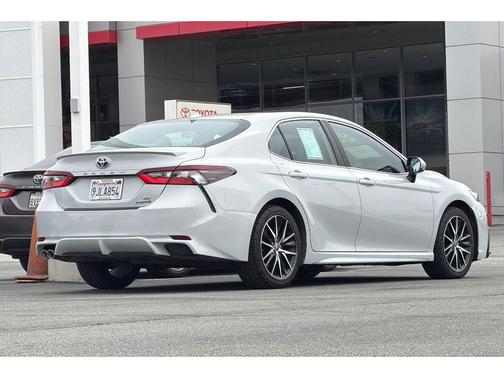 Ice Edge 2024 Toyota Camry Hybrid SE