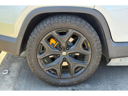 LA Silver 2022 Rivian R1T Adventure