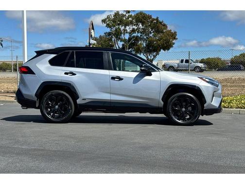 2022 Toyota RAV4 Hybrid SE