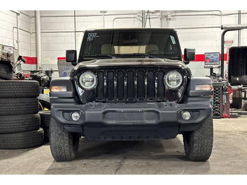 2020 Jeep Wrangler Black and Tan 4x4