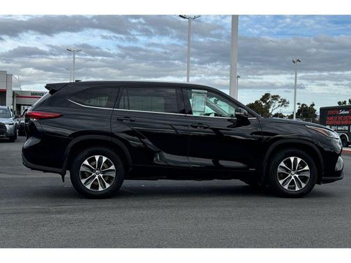 2022 Toyota Highlander Hybrid XLE