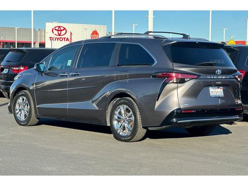 2023 Toyota Sienna Platinum
