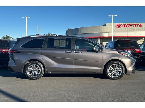 2023 Toyota Sienna Platinum