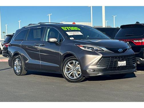 2023 Toyota Sienna Platinum