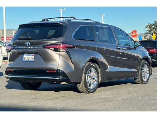 2023 Toyota Sienna Platinum