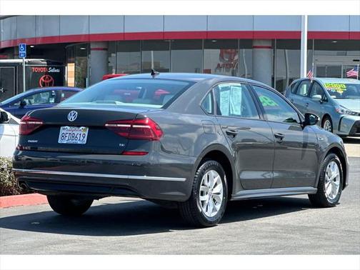2018 Volkswagen Passat 2.0T S