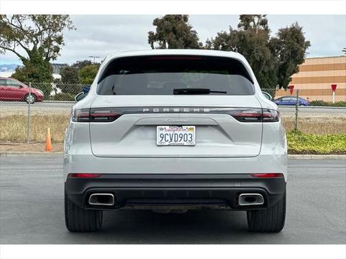 2022 Porsche Cayenne Base (Tiptronic)
