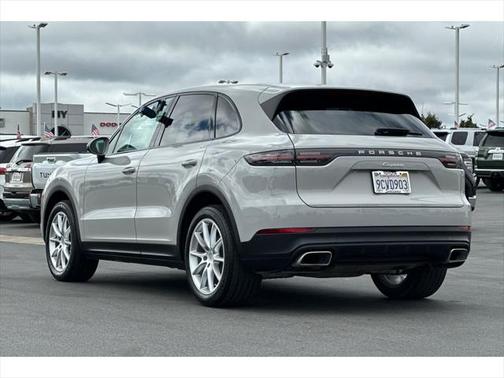 2022 Porsche Cayenne Base (Tiptronic)