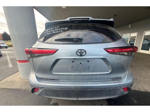 Moon Dust 2022 Toyota Highlander LE