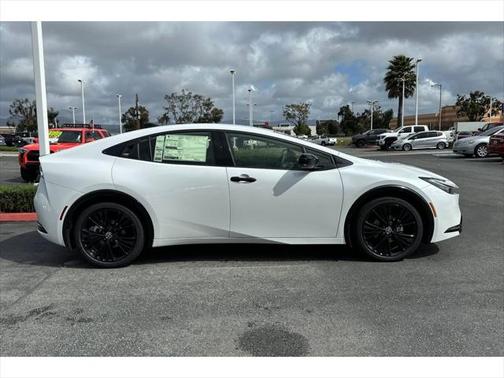 2025 Toyota Prius L