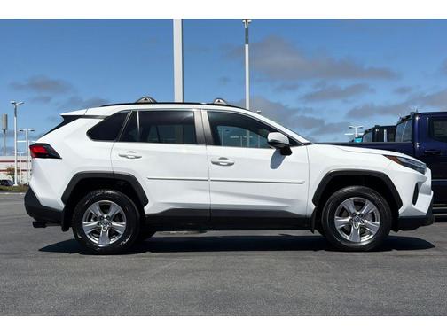 Ice Cap 2025 Toyota RAV4 XLE