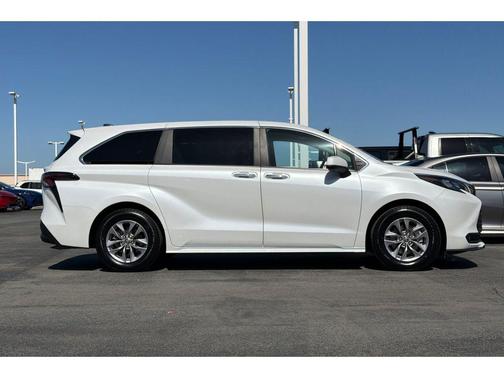Wind Chill Pearl 2025 Toyota Sienna XLE