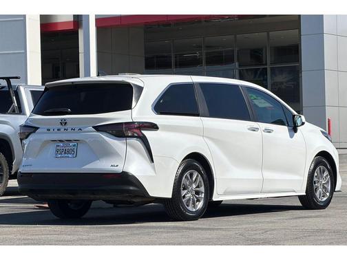 Wind Chill Pearl 2025 Toyota Sienna XLE