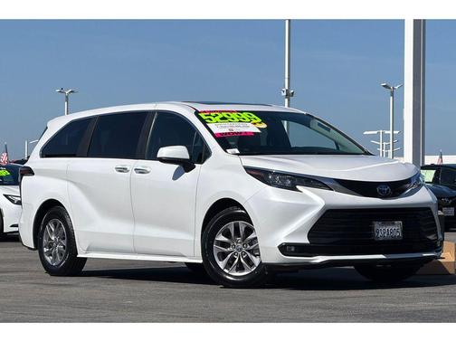 Wind Chill Pearl 2025 Toyota Sienna XLE