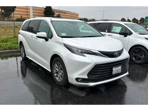 Wind Chill Pearl 2025 Toyota Sienna XLE