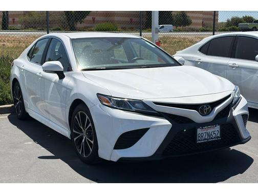 Super White 2020 Toyota Camry SE