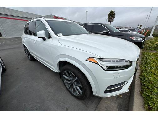 2017 Volvo XC90 T5 Momentum
