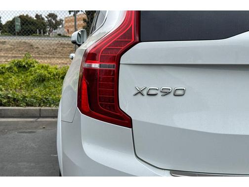 2017 Volvo XC90 T5 Momentum