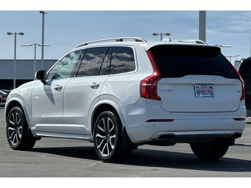 2017 Volvo XC90 T5 Momentum
