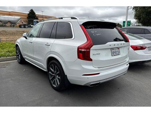 2017 Volvo XC90 T5 Momentum