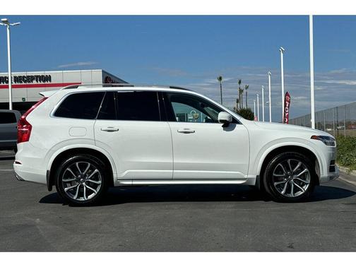 2017 Volvo XC90 T5 Momentum