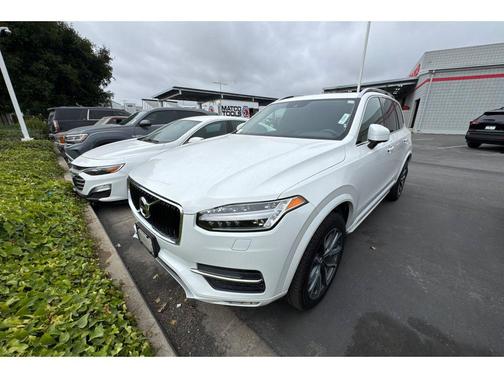 2017 Volvo XC90 T5 Momentum