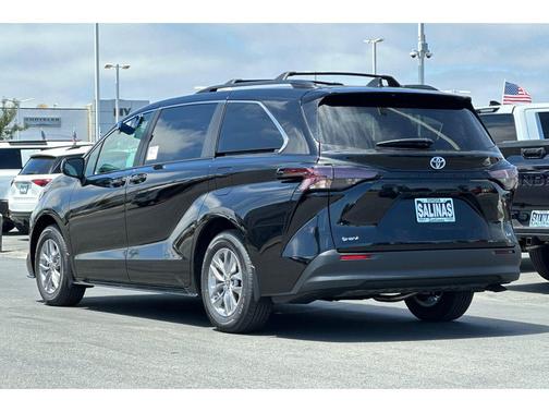 2025 Toyota Sienna LE