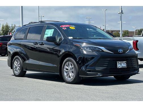 2025 Toyota Sienna LE