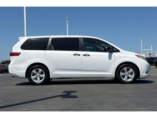 Super White 2015 Toyota Sienna L