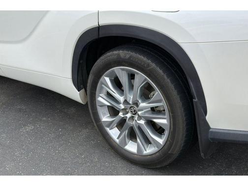 Blizzard Pearl 2020 Toyota Highlander Hybrid Limited