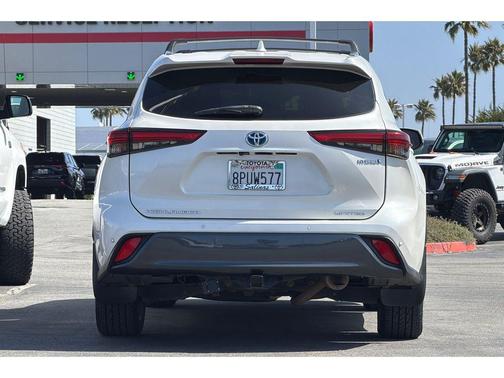 Blizzard Pearl 2020 Toyota Highlander Hybrid Limited