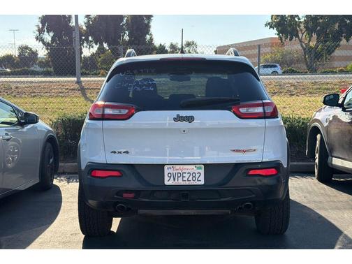 Bright White Clearcoat 2014 Jeep Cherokee Trailhawk