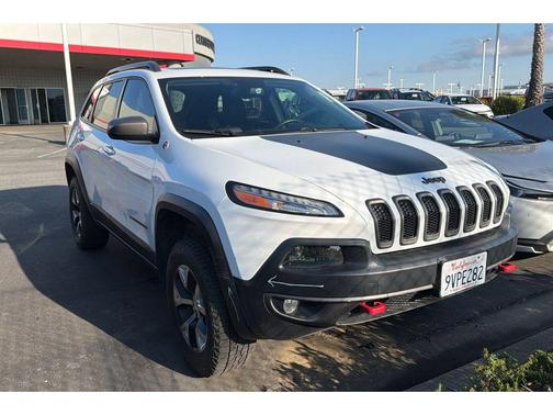 Bright White Clearcoat 2014 Jeep Cherokee Trailhawk