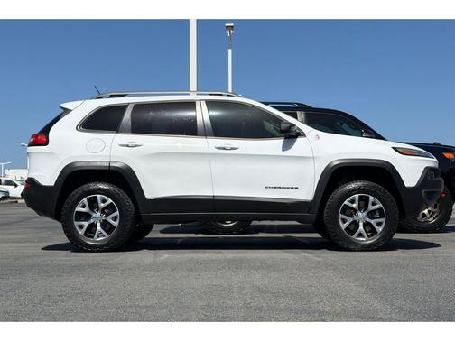 Bright White Clearcoat 2014 Jeep Cherokee Trailhawk
