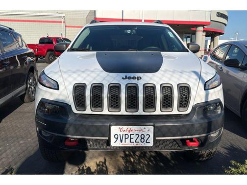 Bright White Clearcoat 2014 Jeep Cherokee Trailhawk