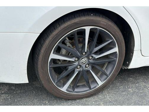 Wind Chill Pearl 2019 Toyota Camry XSE