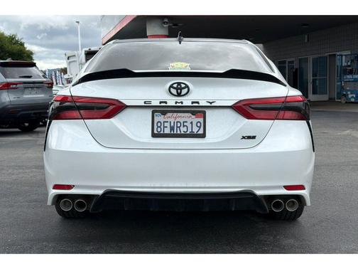 Wind Chill Pearl 2019 Toyota Camry XSE