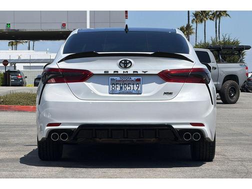 Wind Chill Pearl 2019 Toyota Camry XSE